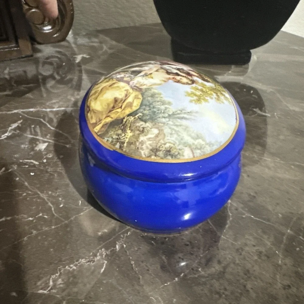 VINTAGE LIMOGES VANITY/TRINKET BOX COBALT BLUE COURTING COUPLE PORCELAIN